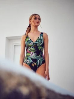 Triangel-Badeanzug EXOTIC LEAVES Schwarz Grün Von Fürstenberg 12 Triangel-Badeanzug EXOTIC LEAVES Schwarz Grün Von Fürstenberg -MAISON LEJABY Verkäufe badeanzug schwarz bunt 245 38222 fuerstenberg 2