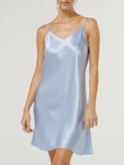 100% Seide Nachthemd CAROLINE Elegant Von Vivis 28 100% Seide Nachthemd CAROLINE Elegant Von Vivis -MAISON LEJABY Verkäufe nachthemd seide caroline v00003 sky hellblau vivis 2 1 1 1