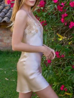 100% Seide Nachthemd MARJOLIE No. 1 Von Marjolaine -MAISON LEJABY Verkäufe nachthemd seide marjolie 3mar0101 sand 1865 marjolaine 6 1