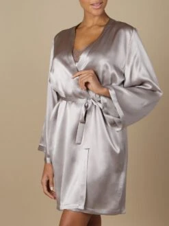 100% Seide Morgenmantel SOIE LASER Von Marjolaine -MAISON LEJABY Verkäufe seide morgenmantel laser silber soie unie marjolaine 8 1
